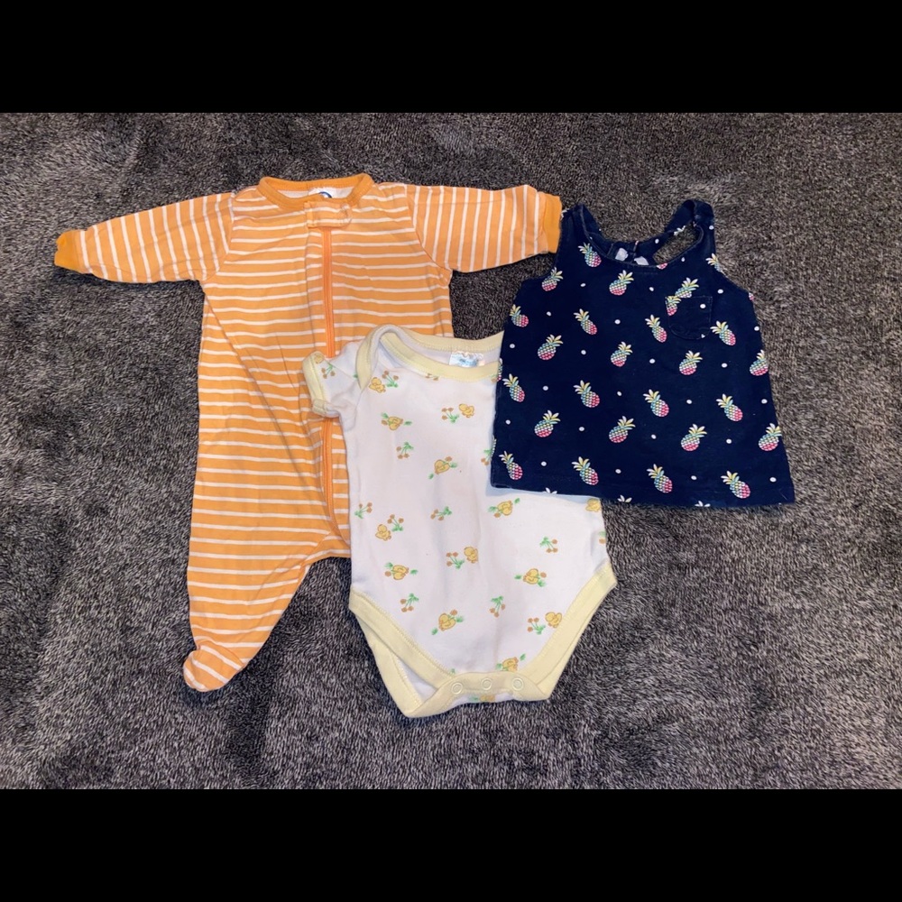 Set of baby clothes